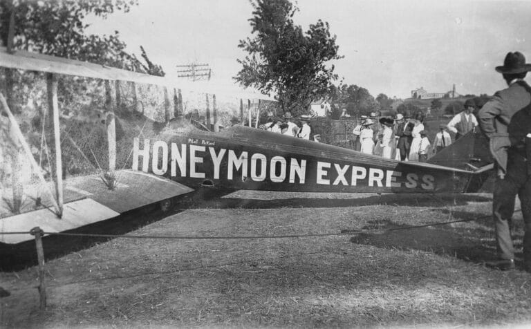 Honeymoon Express 1 - Plane