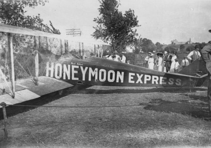 Honeymoon Express 1 - Plane